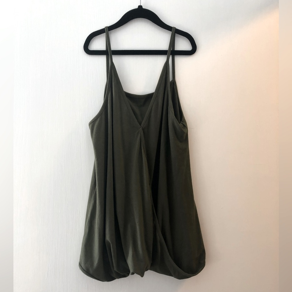 SheIn v neck, bubble tank top. No sizing info but fits like a small.